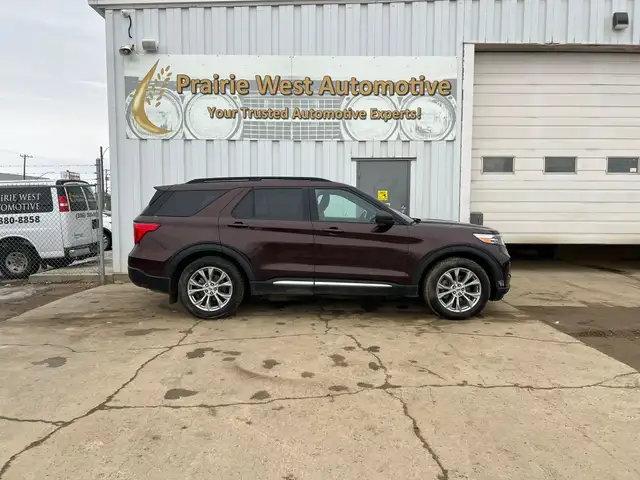 2020 Ford Explorer XLT AWD - 7 Passenger - Photo 4