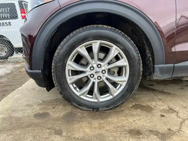 2020 Ford Explorer XLT AWD - 7 Passenger - Photo 18