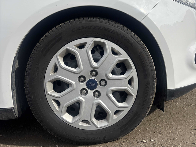 2014 Ford Focus SE BC vehicle/ Full service record - Photo 7