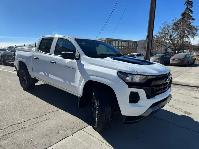 2023 Chevrolet Colorado - Photo 3