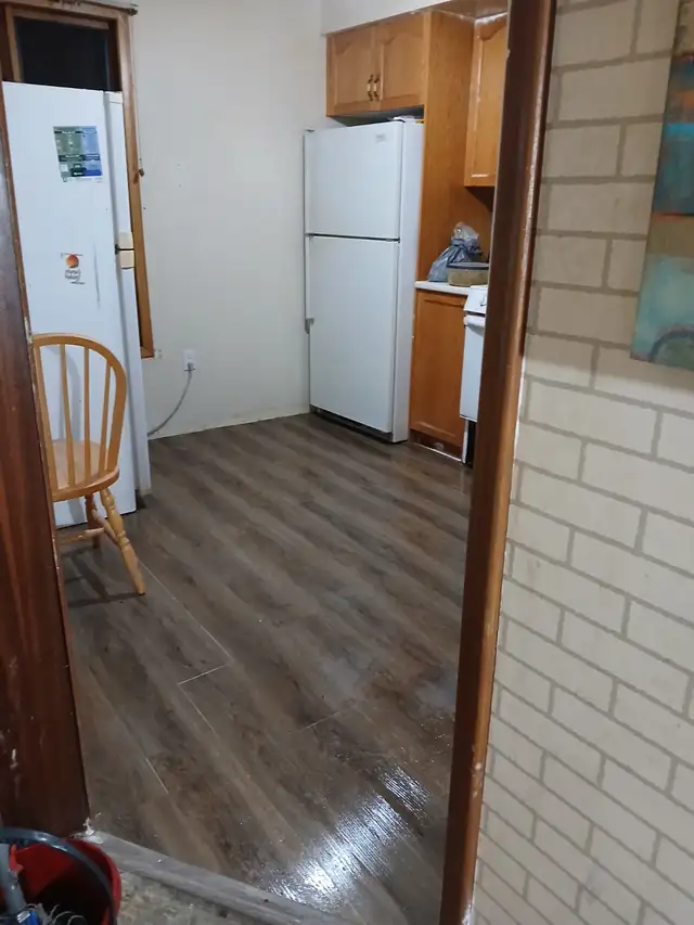 $425 Sharing  room for male student - Photo 3