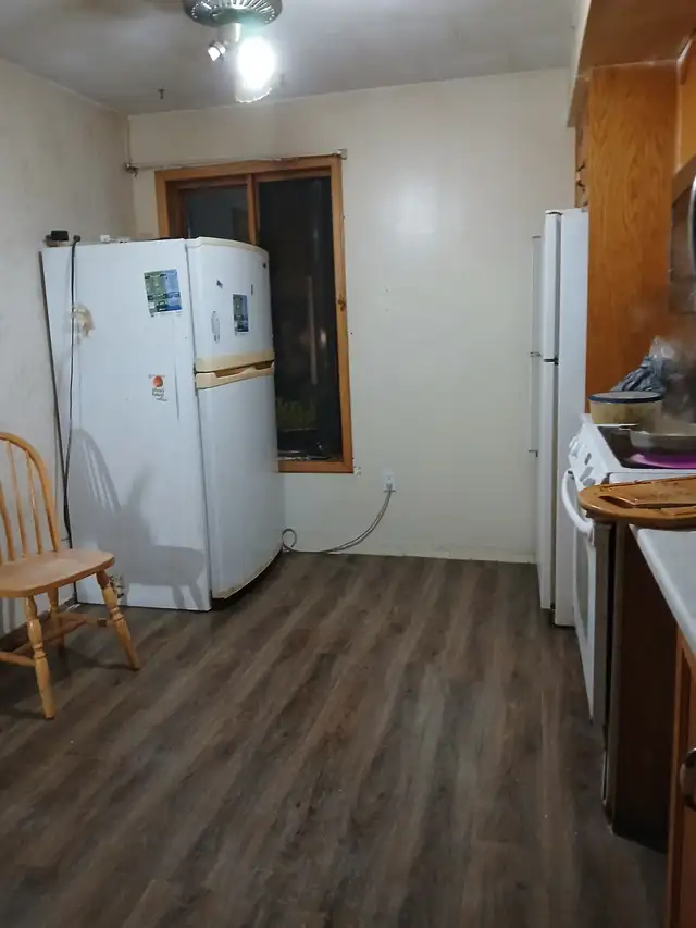 $425 Sharing  room for male student - Photo 4