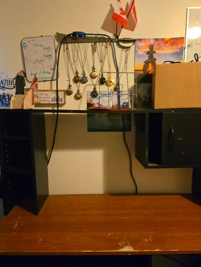 moving and downsizing - Wooden desk for sale - Photo 3
