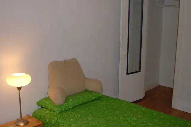 Room with private balcony near University - Photo 6