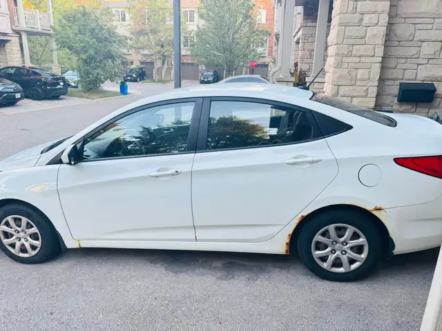 Hyundai Accent 2013 - Photo 4