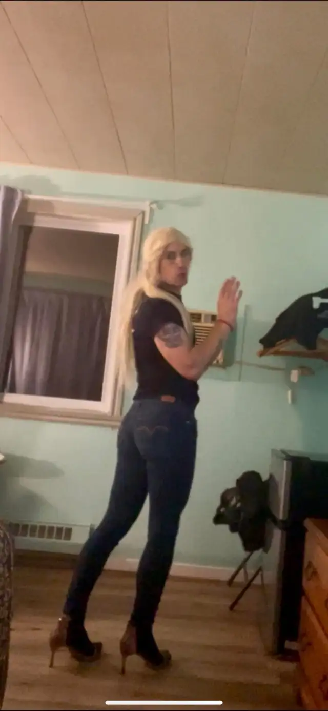 trans looking for fun/work