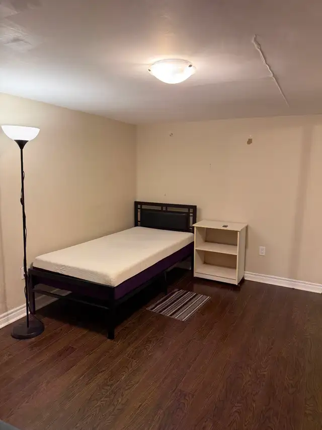 Fully furnished spacious private room for rent - Photo 2