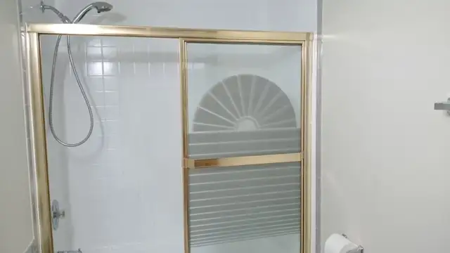 Great Basement Apartment Fully furnished in Mississauga - Photo 6