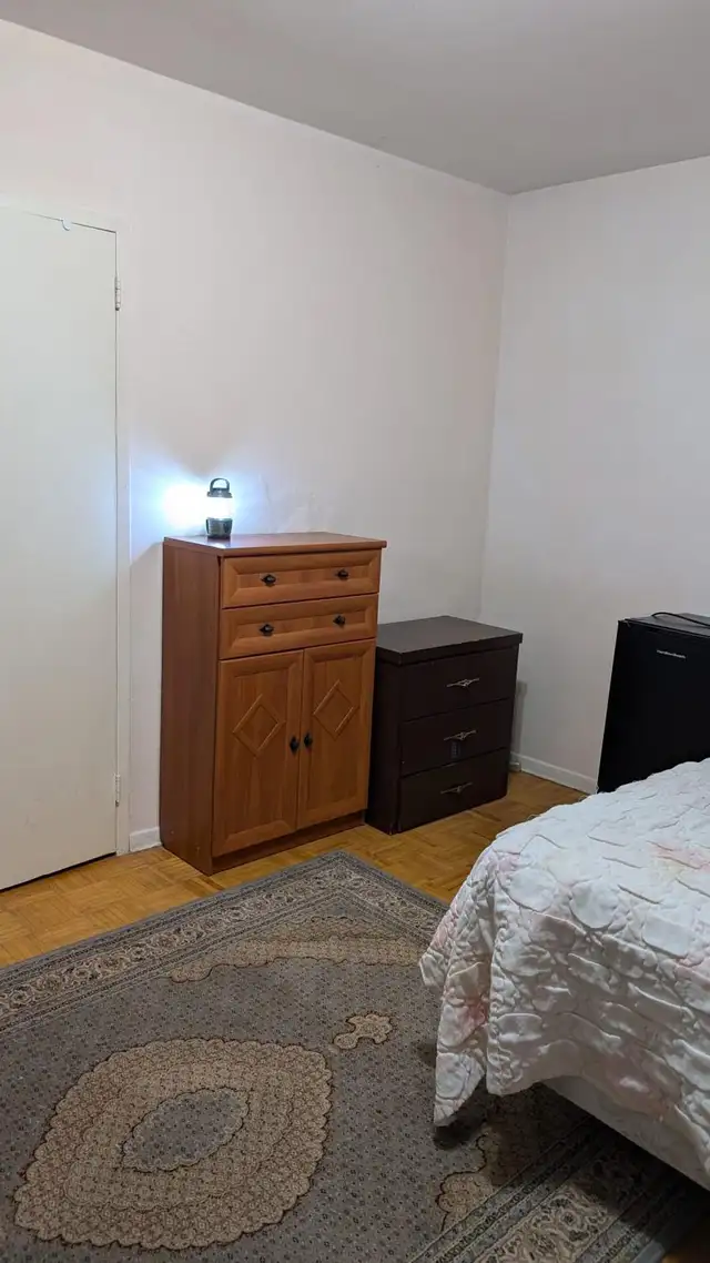 Cozy and bright room for rent in Scarborough - Photo 4