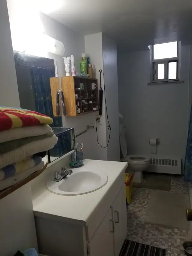 Cozy and bright room for rent in Scarborough - Photo 6