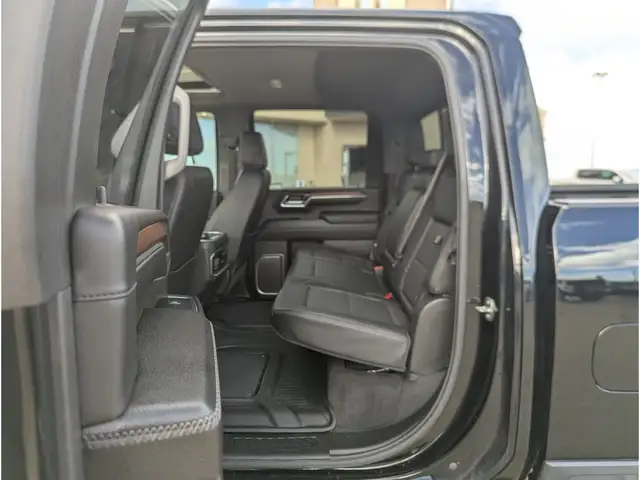 2024 GMC Sierra 3500HD Denali Diesel/Nav/Sunroof/Camera - Photo 19