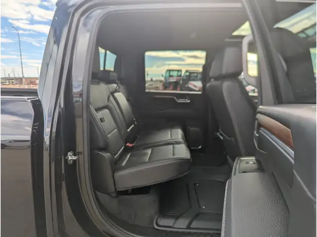 2024 GMC Sierra 3500HD Denali Diesel/Nav/Sunroof/Camera - Photo 24