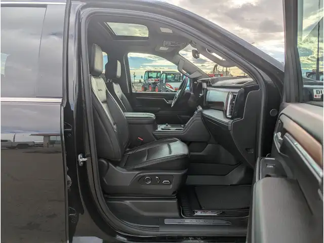 2024 GMC Sierra 3500HD Denali Diesel/Nav/Sunroof/Camera - Photo 26