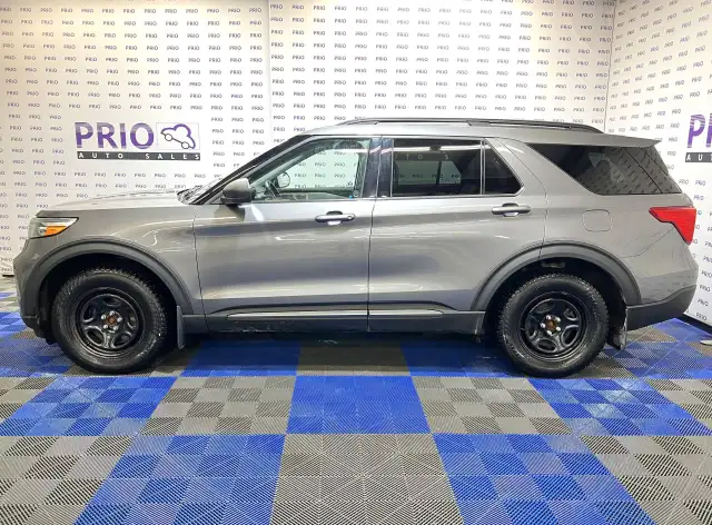 2021 Ford Explorer - Photo 2