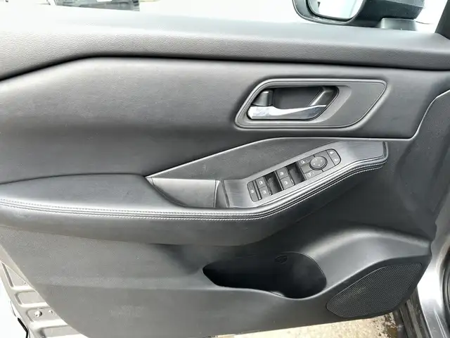 2024 Nissan Rogue - Photo 11