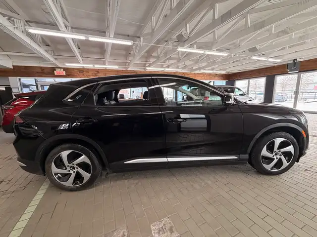 2023 VinFast VF 8 Eco AWD - Photo 6