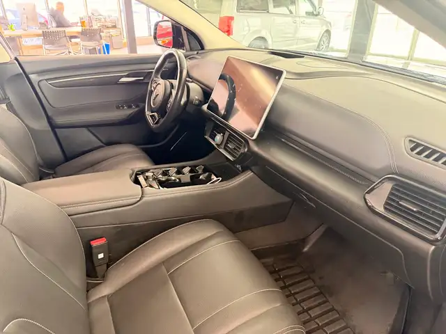 2023 VinFast VF 8 Eco AWD - Photo 10