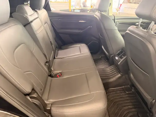 2023 VinFast VF 8 Eco AWD - Photo 12