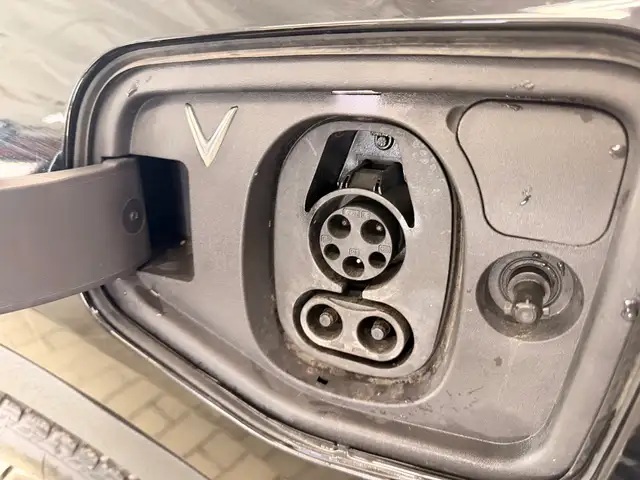 2023 VinFast VF 8 Eco AWD - Photo 13