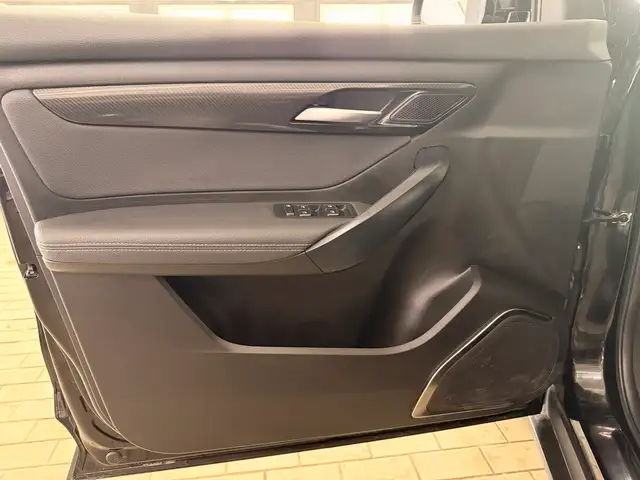 2023 VinFast VF 8 Eco AWD - Photo 16