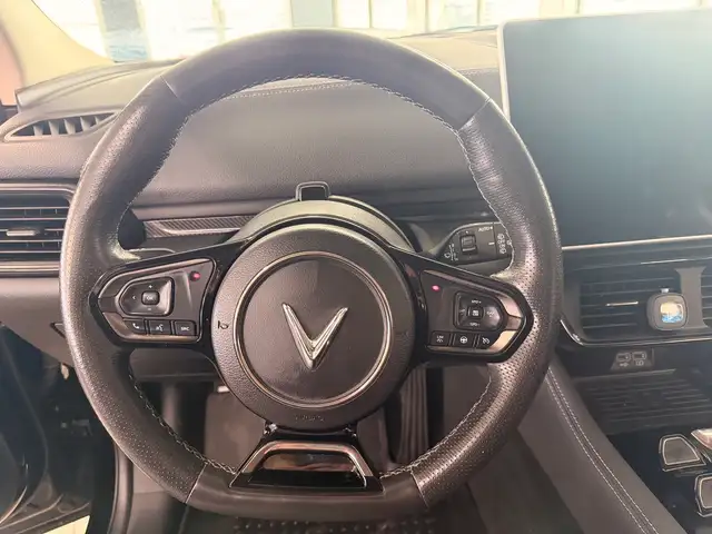 2023 VinFast VF 8 Eco AWD - Photo 18