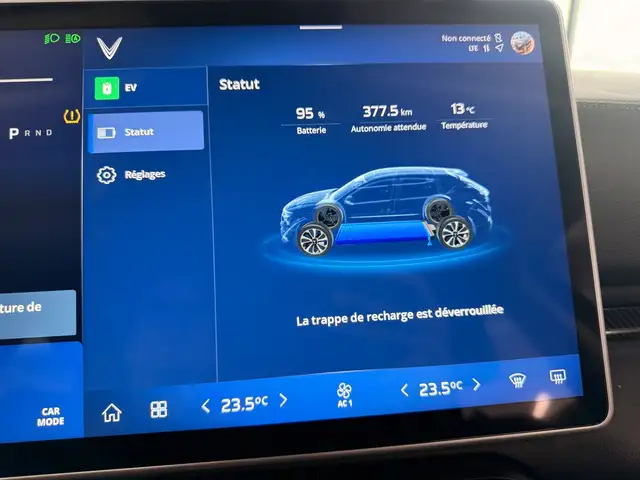 2023 VinFast VF 8 Eco AWD - Photo 28