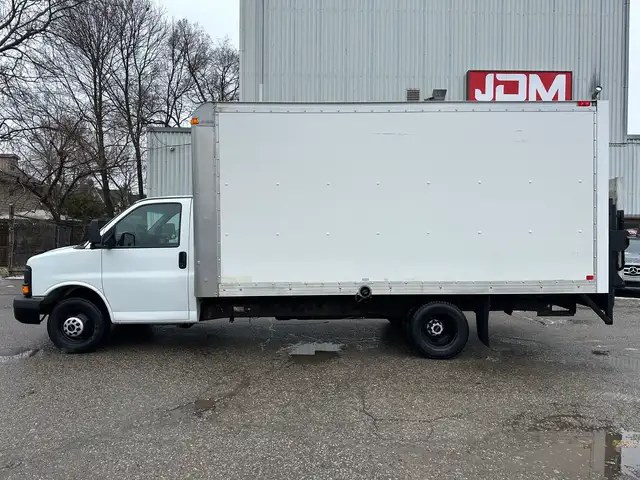 2014 GMC Savana G3500 16FT BOX TRUCK | LOW KMS | HYDRAULIC LIFT- - Photo 2