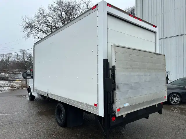 2014 GMC Savana G3500 16FT BOX TRUCK | LOW KMS | HYDRAULIC LIFT- - Photo 3