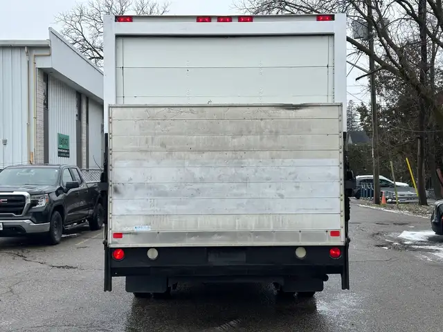 2014 GMC Savana G3500 16FT BOX TRUCK | LOW KMS | HYDRAULIC LIFT- - Photo 4