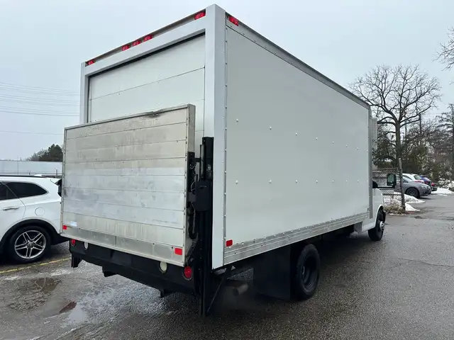 2014 GMC Savana G3500 16FT BOX TRUCK | LOW KMS | HYDRAULIC LIFT- - Photo 5