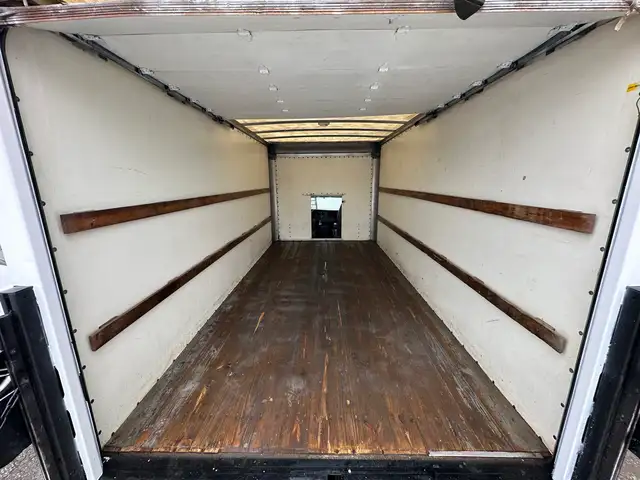 2014 GMC Savana G3500 16FT BOX TRUCK | LOW KMS | HYDRAULIC LIFT- - Photo 7