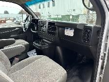 2014 GMC Savana G3500 16FT BOX TRUCK | LOW KMS | HYDRAULIC LIFT- - Photo 13
