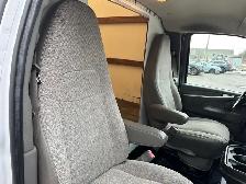 2014 GMC Savana G3500 16FT BOX TRUCK | LOW KMS | HYDRAULIC LIFT- - Photo 15