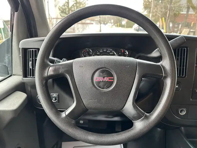 2014 GMC Savana G3500 16FT BOX TRUCK | LOW KMS | HYDRAULIC LIFT- - Photo 16