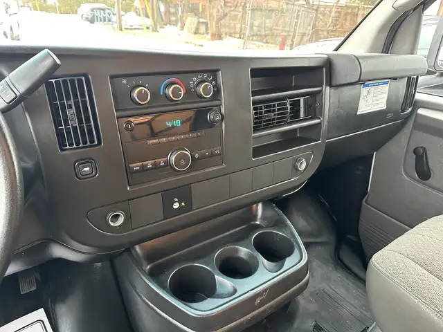 2014 GMC Savana G3500 16FT BOX TRUCK | LOW KMS | HYDRAULIC LIFT- - Photo 17