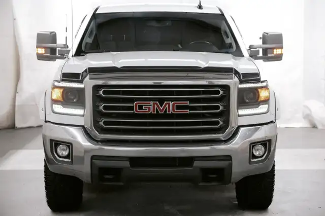 2019 GMC Sierra 3500HD 4WD Crew Cab Long Box SLE for sale - Photo 2
