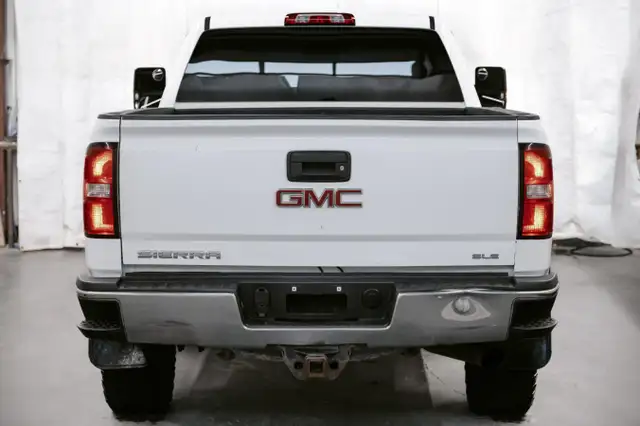 2019 GMC Sierra 3500HD 4WD Crew Cab Long Box SLE for sale - Photo 5