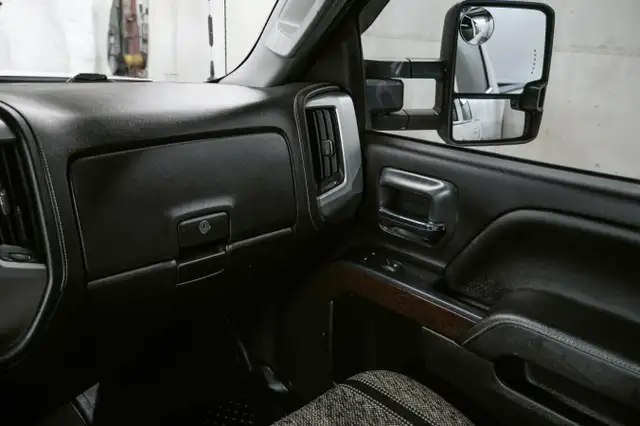 2019 GMC Sierra 3500HD 4WD Crew Cab Long Box SLE for sale - Photo 22