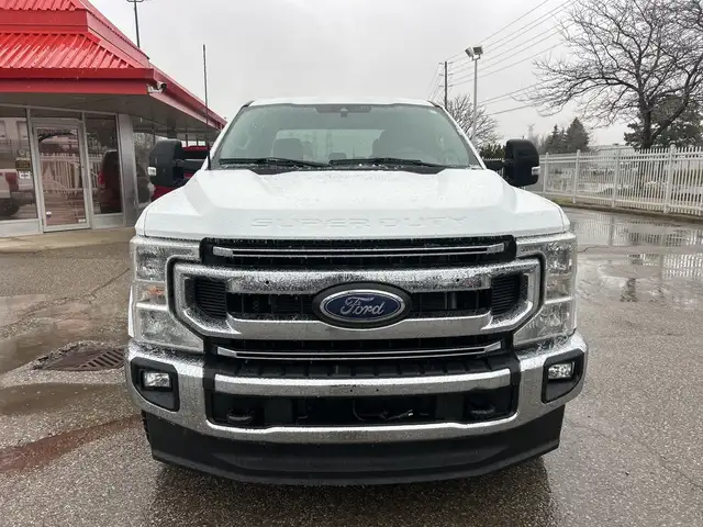 2022 Ford F-250 XLT 4WD Crew Cab 8' Box No Accidents ! - Photo 2