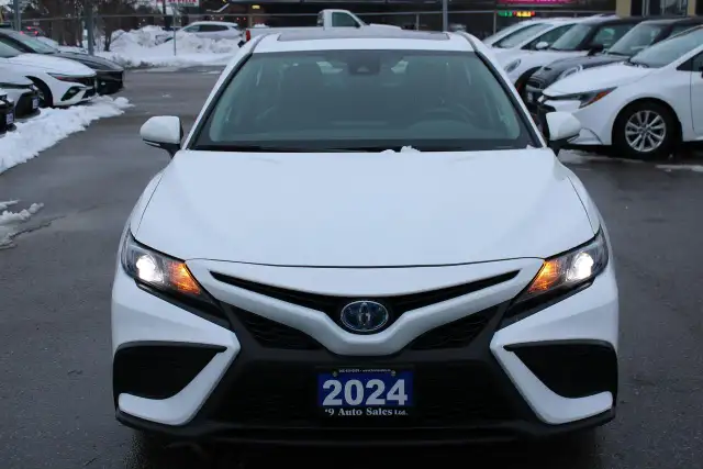 2024 Toyota Camry HYBRID SE - Photo 2