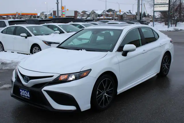 2024 Toyota Camry HYBRID SE - Photo 3