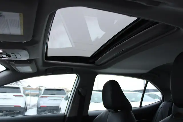 2024 Toyota Camry HYBRID SE - Photo 9