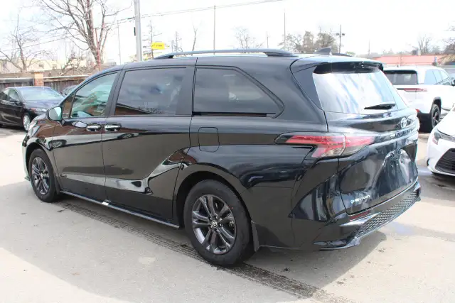 2025 Toyota Sienna XSE AWD - Photo 4