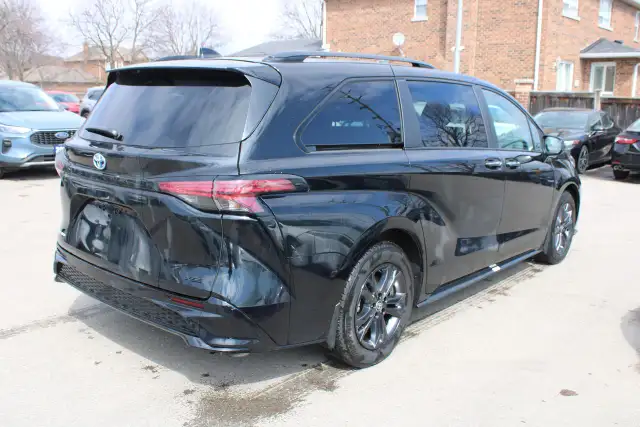 2025 Toyota Sienna XSE AWD - Photo 6