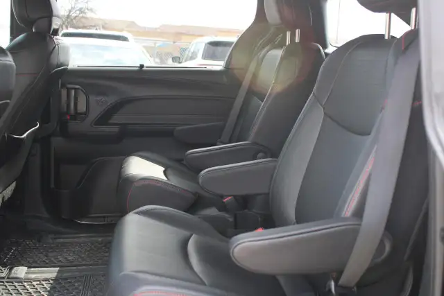 2025 Toyota Sienna XSE AWD - Photo 8