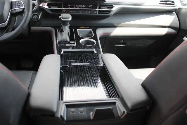 2025 Toyota Sienna XSE AWD - Photo 10