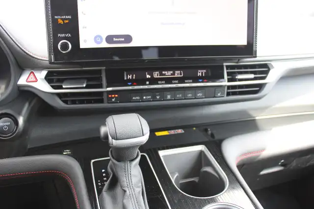 2025 Toyota Sienna XSE AWD - Photo 11
