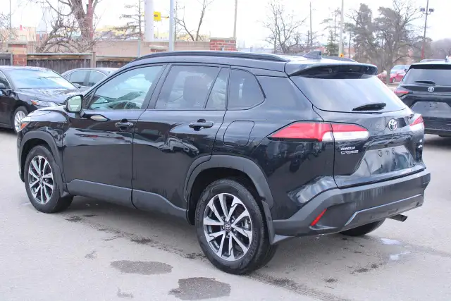 2025 Toyota Corolla Cross LE - Photo 3