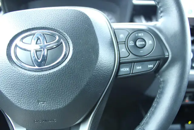 2025 Toyota Corolla Cross LE - Photo 13
