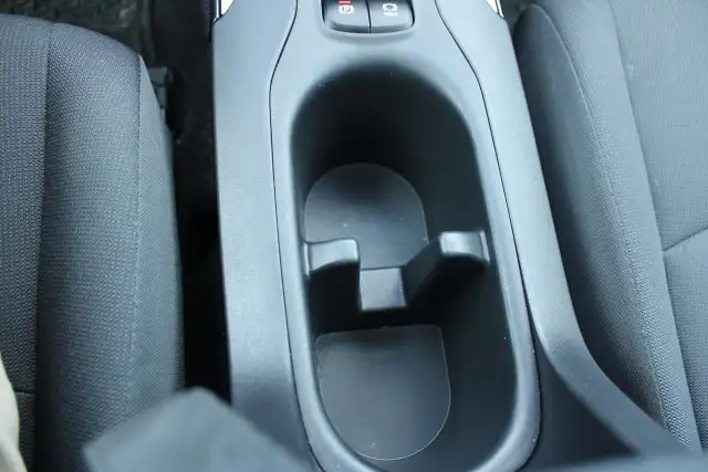 2025 Toyota Corolla Cross LE - Photo 14